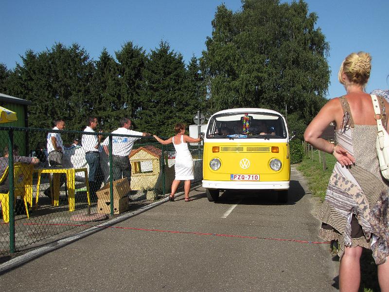 Prijsuitreiking voor de mooiste, oudste, speciaalste en de auto die van het verst kwam,  verschillende leden van MG Club Limburg vielen in de prijzen, kijk maar (26).JPG